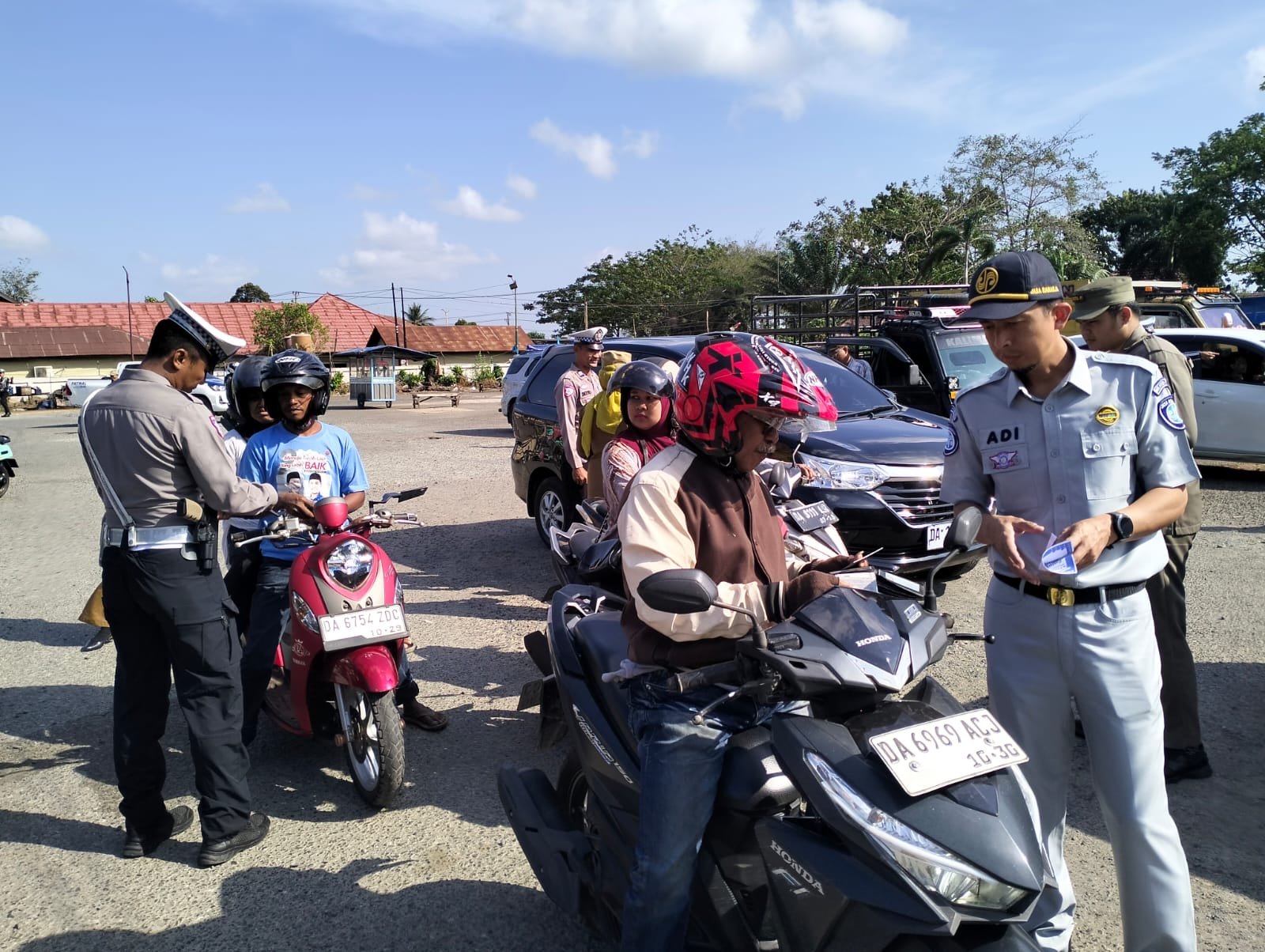 Bangun Kesadaran Tertib Kendaraan, Samsat Pelaihari Gelar Sosialisasi Kepatuhan di Terminal Tanah Habang