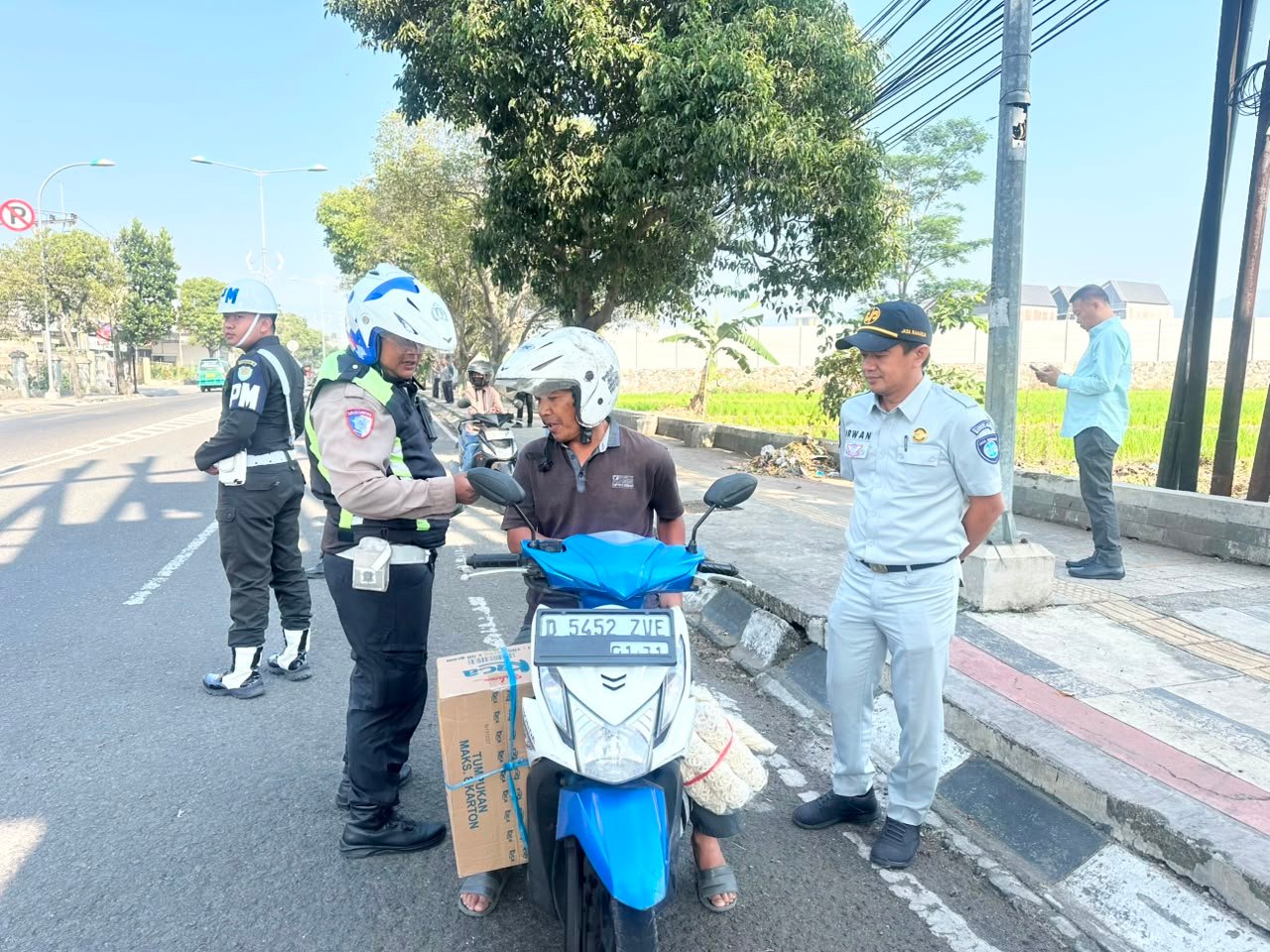 Tingkatkan Kepatuhan Masyarakat Jasa Raharja dan Tim Pembina Samsat Soreang Kembali Menggelar Operasi Gabungan Pemeriksaan Kendaraan