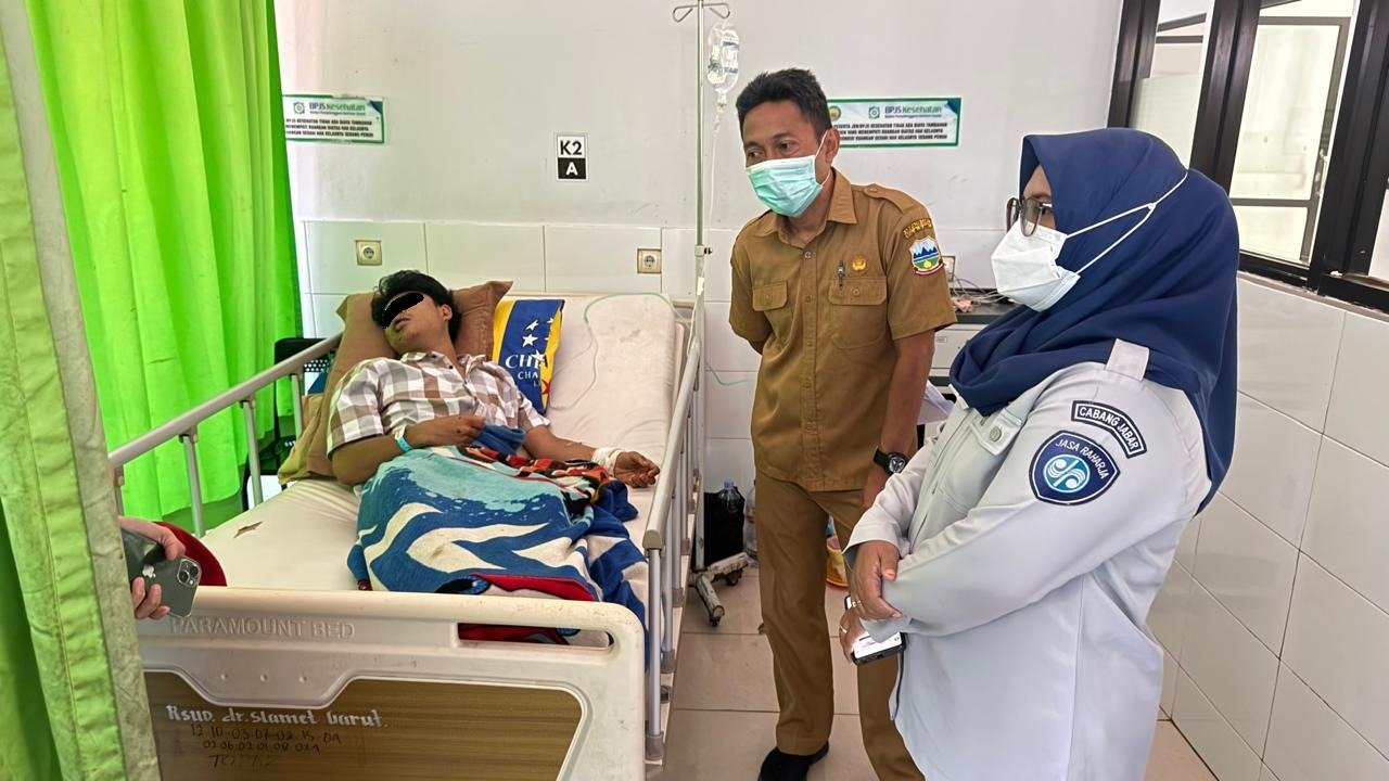 Wujud Pelayanan Proaktif, PJ Samsat Garut Laksanakan Kunjungan Korban Kecelakaan Lalu Lintas di RSUD Garut