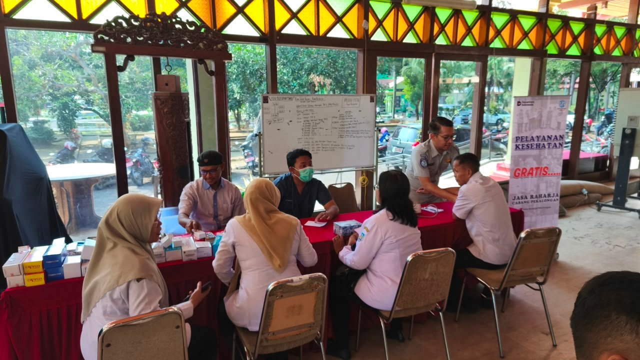 Jasa Raharja Gelar Pemeriksaan Kesehatan Gratis bagi Masyarakat Sekitar di Pendopo Pemda Kabupaten Tegal