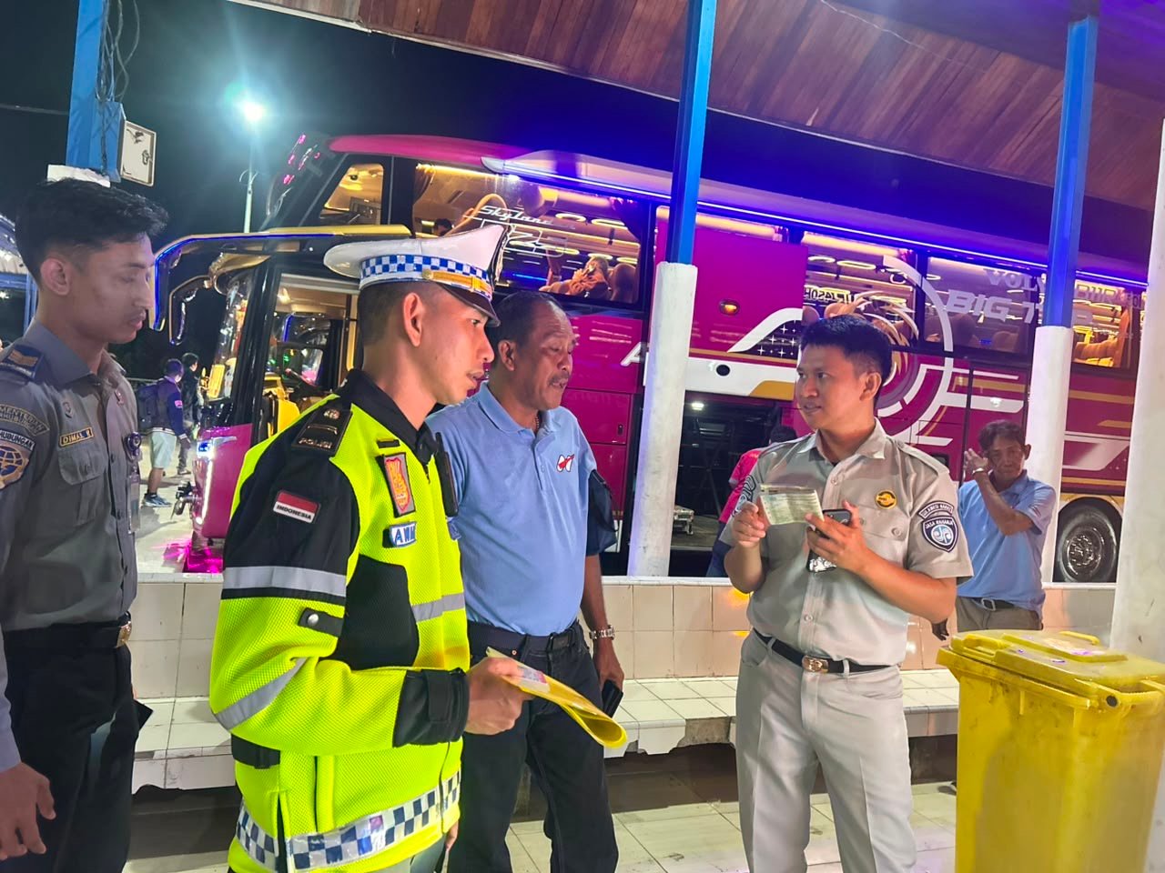 Jasa Raharja Cabang Mamuju Bersama Stekholder Melaksankan Giat Ramp Check, Pemeriksaan Kesehatan Gratis (MUKL), serta Sosialisasi Diskon Pajak Kendaraan di Terminal Simbuang