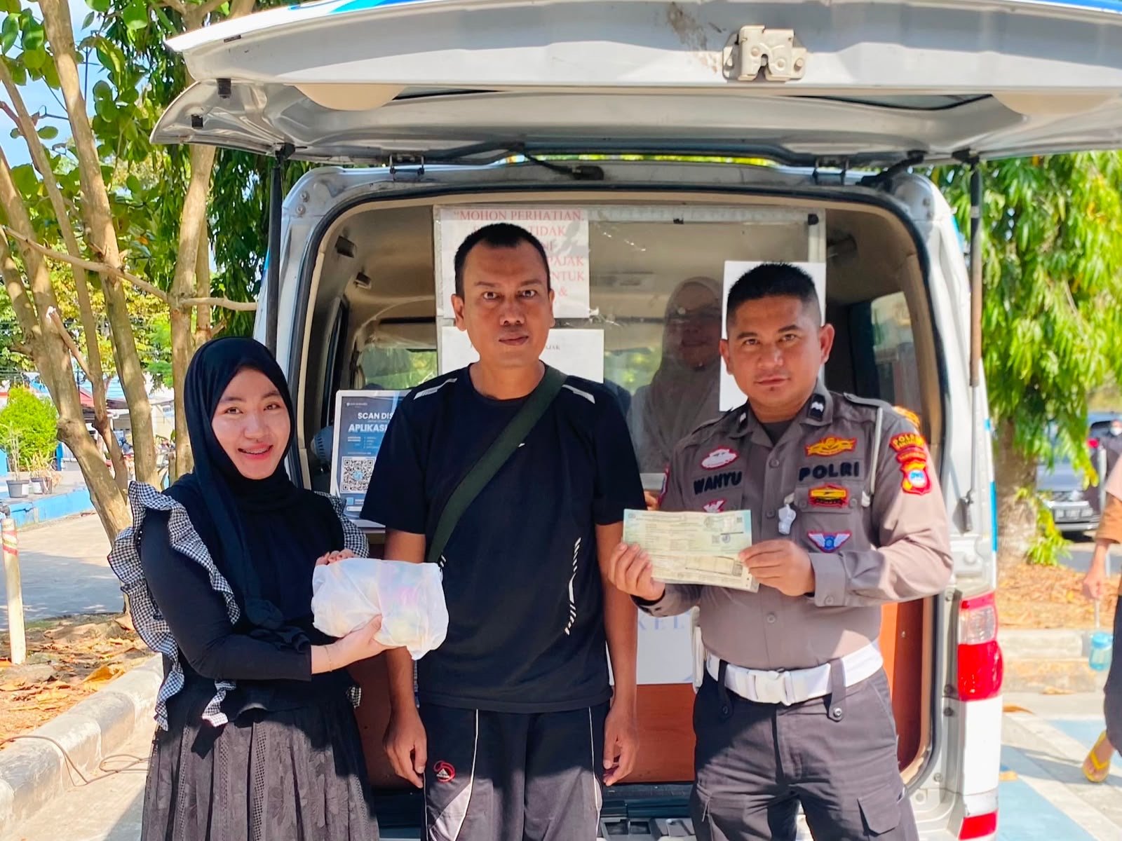 Tim Pembina Samsat Banjarbaru Hadirkan Samsat Keliling di Pasar Bauntung, Permudah Pembayaran PKB Masyarakat