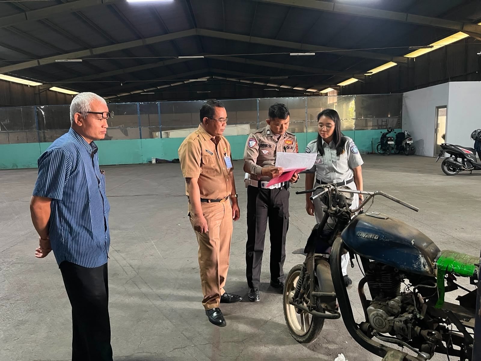 Tim Samsat Sukoharjo Laksanakan Verifikasi Lapangan Pengajuan Penghapusan Regident Kendaraan Bermotor di PT Dan Liris