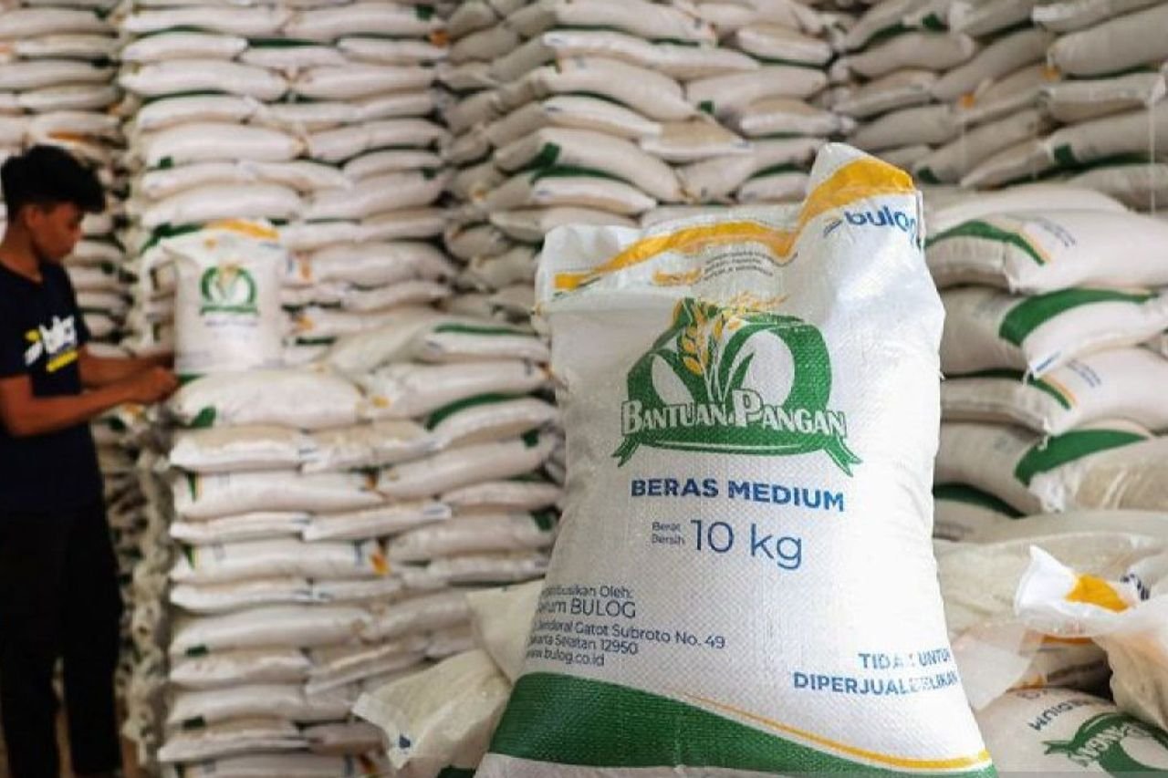 1.184 Ton Beras Bulog Disalurkan untuk 39.472 Penerima Manfaat di Cimahi