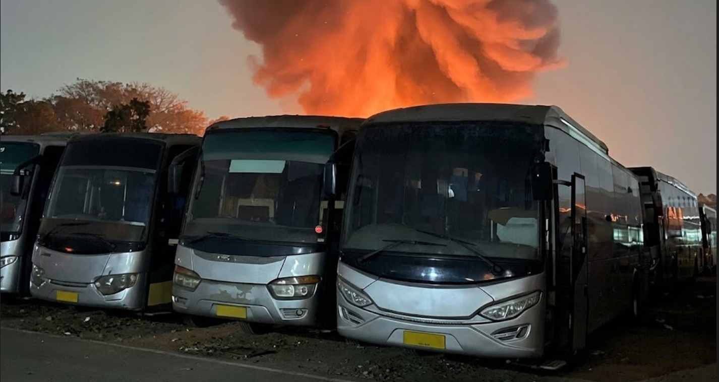 50 Bus Sinar Jaya Terbakar di Bekasi, Api Berkobar Selama Lima Jam