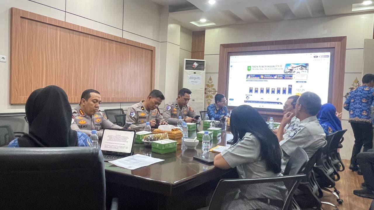 Tim Pembina Samsat Provinsi Riau Rapat Evaluasi Pelaksanaan Pemutihan Pajak Kendaraan Bermotor