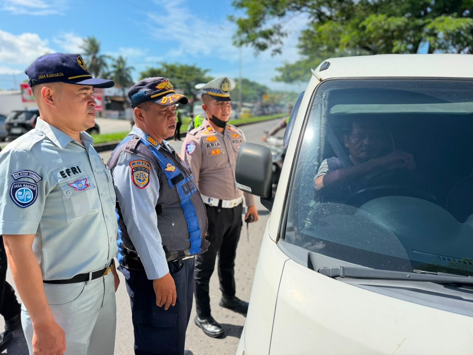 Jasa Raharja Sumbar Bersama Satlantas Polresta Padang dan Dishub Tertibkan Kendaraan di By Pass Kuranji