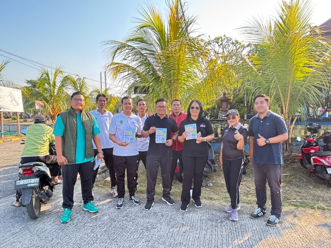 Turun ke Lapangan, UPT Samsat Jembrana Sosialisasi Pemutihan Pajak Menyapa Pedagang hingga Nelayan