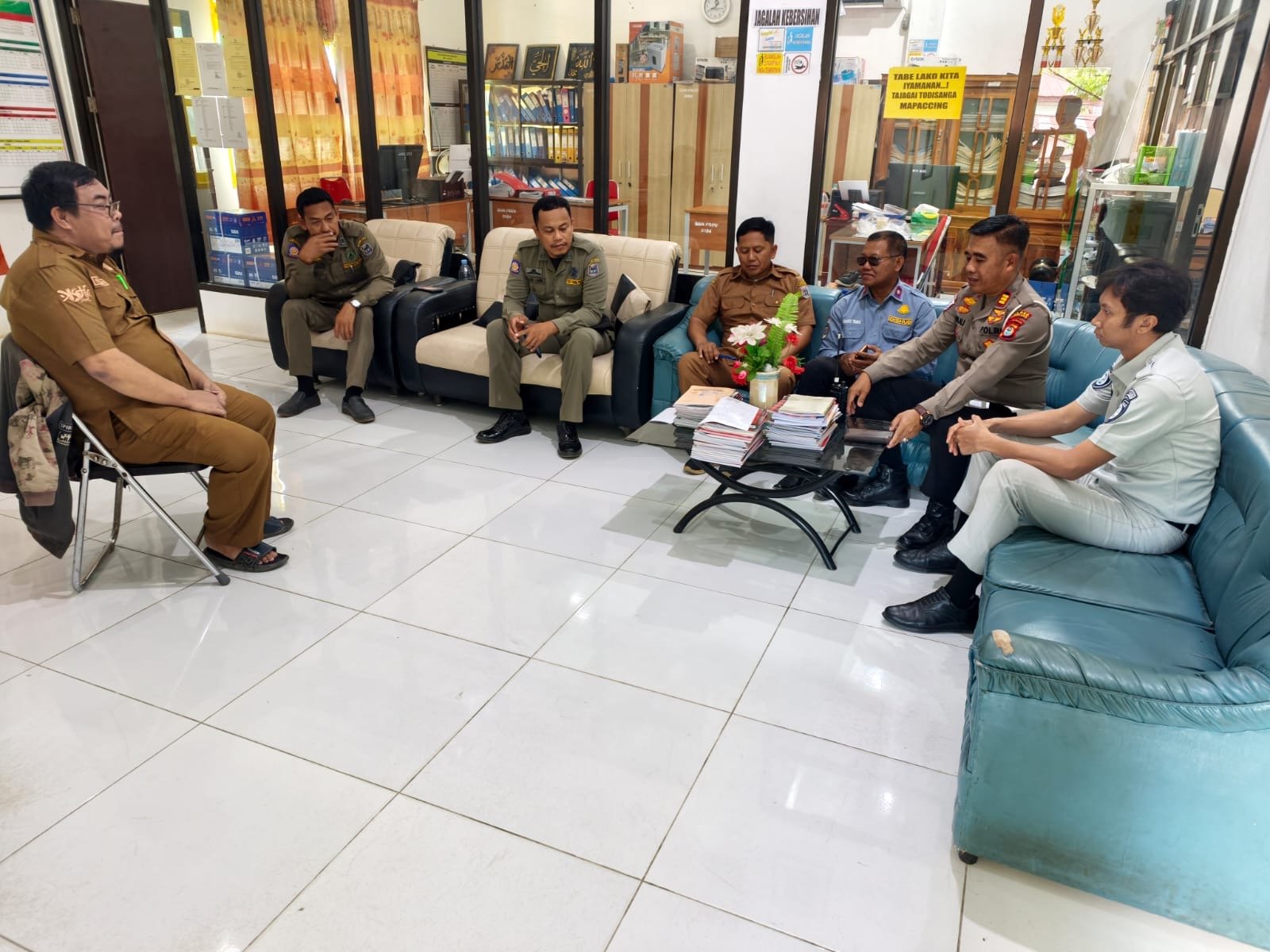 Mulai Dari Tertib Parkir, PT Jasa Raharja (Persero) Cabang Parepare Bersama Kasatlantas Polres Enrekang dan Stakeholder Terkait Satukan Langkah Wujudkan Budaya Keselamatan di SMAN 2 Enrekang