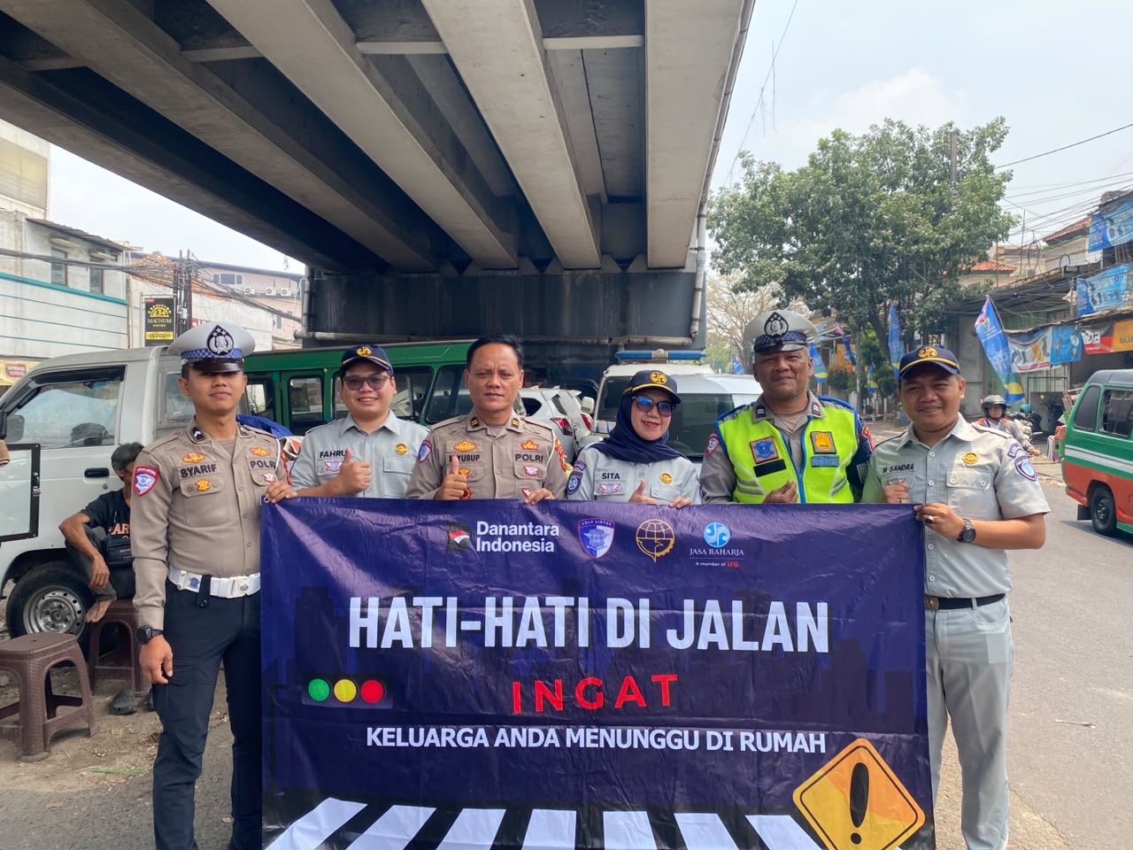 Jasa Raharja Kanwil Jawa Barat dan Polres Cimahi Hadir di Daerah Rawan Laka, Tebarkan Pesan Keselamatan kepada Pengguna
