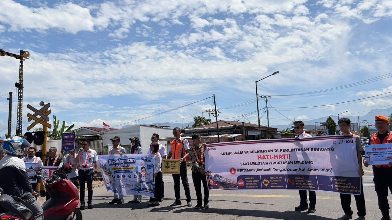 Jasa Raharja Sumbar Bersama Stakeholder Sosialisasikan Keselamatan Perjalanan Kereta Api di Padang