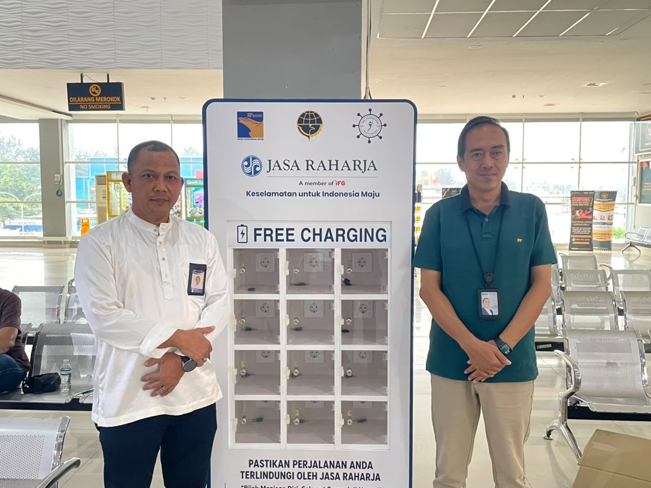 Dukung Transportasi Berkelanjutan, Jasa Raharja Kanwil Kepri Serahkan Charging Station melalui Program TJSL di Pelabuhan Domestik Sekupang dan Pelabuhan Domestik Punggur