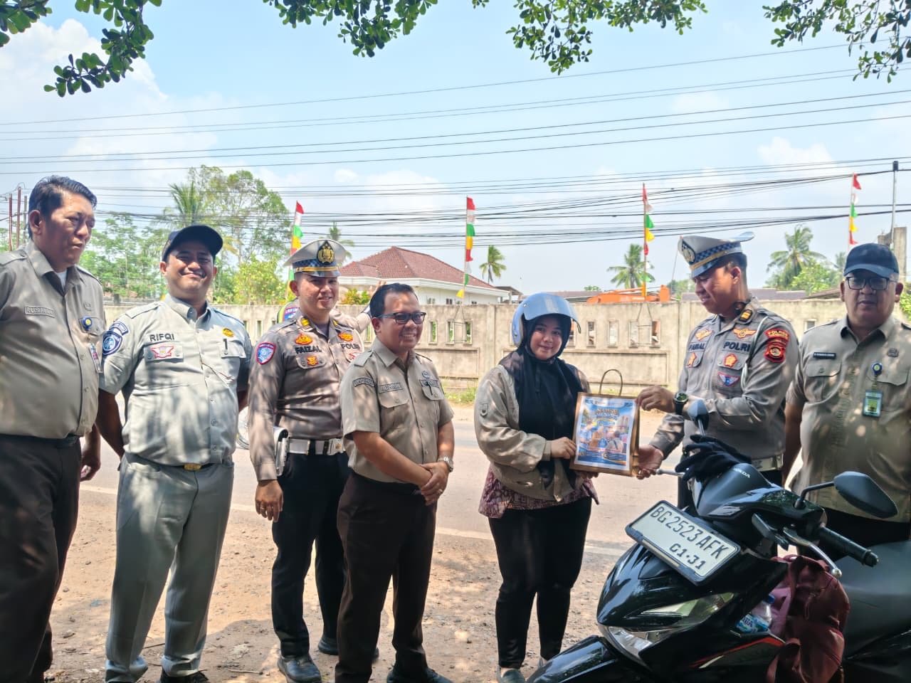 Samsat Menyapa Tim Samsat OKI II Di Lempuing Tingkatkan Kepatuhan PKB Dan Keselamatan