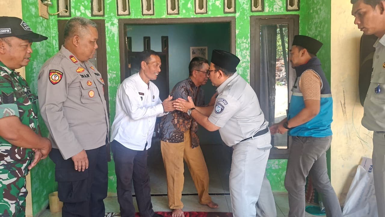 PT Jasa Raharja dan PT Jasa Raharja Putera Serahkan Santunan kepada Korban Kecelakaan Kapal KM Virgo Transport 8 di Perairan Masalembo