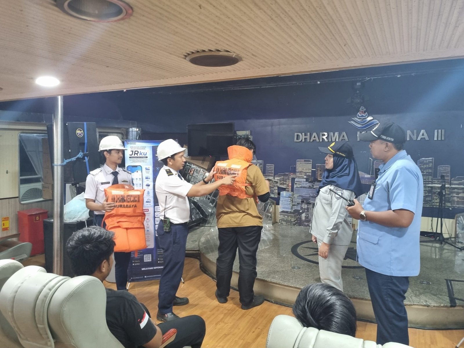 Tekan Risiko Kecelakaan Laut, Jasa Raharja Kalteng dan DLU Perkuat Edukasi Keselamatan Penumpang di Pelabuhan Panglima Utar Tekan Risiko Kecelakaan Laut, Jasa Raharja Kalteng dan DLU Perkuat Edukasi Keselamatan Penumpang di Pelabuhan Panglima Utar